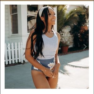 Albion Fit Head Turner One-Piece XS Swimsuit